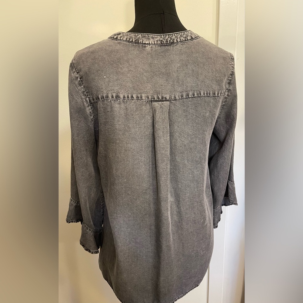 Doe & Rae Gray Button-Up Shirt - Picture 2 of 6